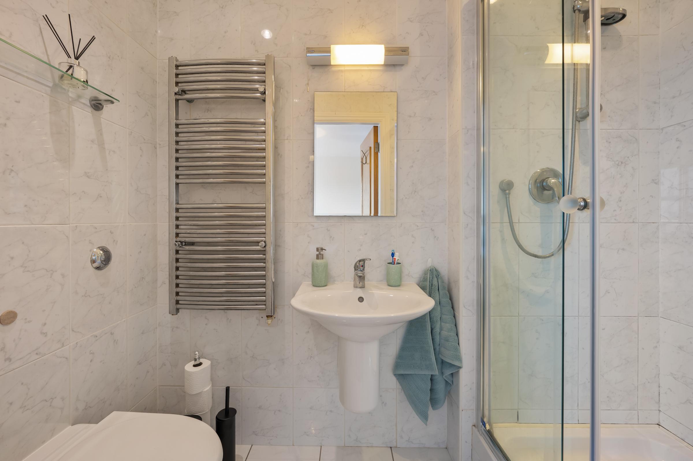 06.18 Apartment 24, Estuary Court, Rochestown Road, Cork Stokes H Pix Web 10