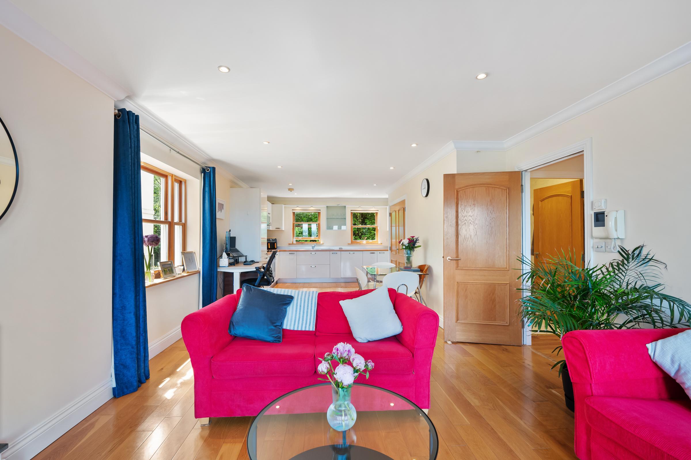06.18 Apartment 24, Estuary Court, Rochestown Road, Cork Stokes H Pix Web 14