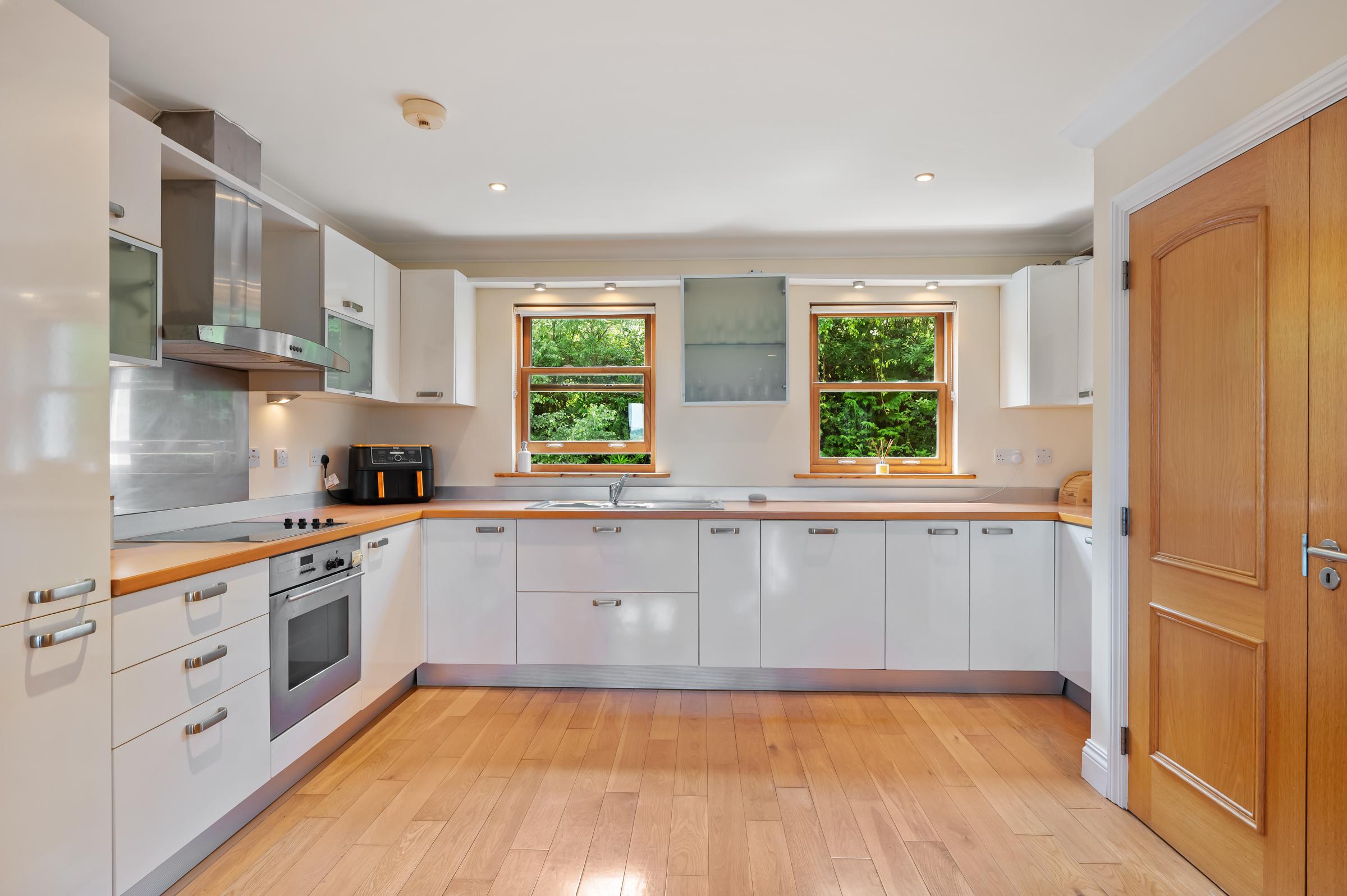 06.18 Apartment 24, Estuary Court, Rochestown Road, Cork Stokes H Pix Web 16