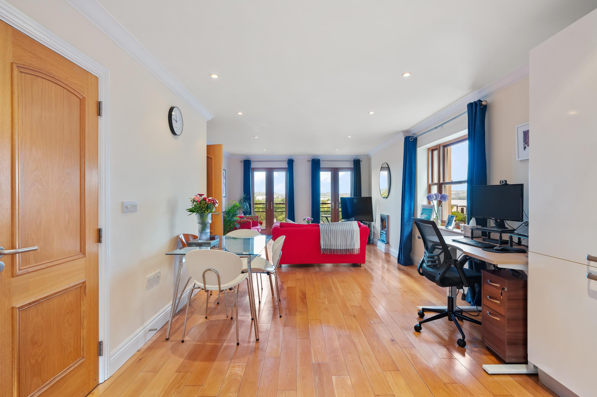 06.18 Apartment 24, Estuary Court, Rochestown Road, Cork Stokes H Pix Web 19
