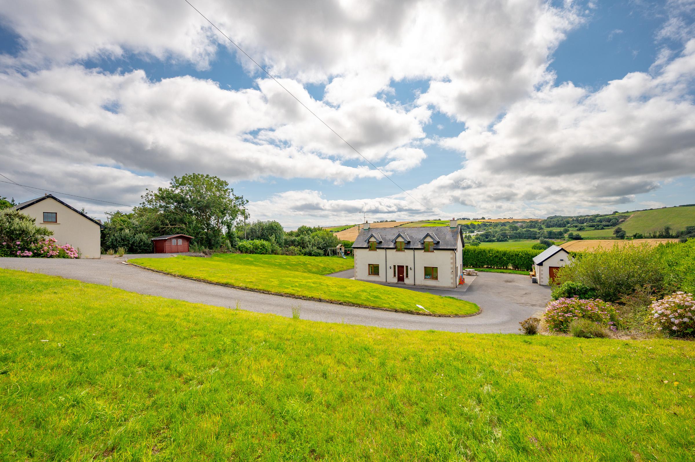 07.29 Ballincurrig, Ballinspittle, Co. Cork Stokes H Pix Web 04