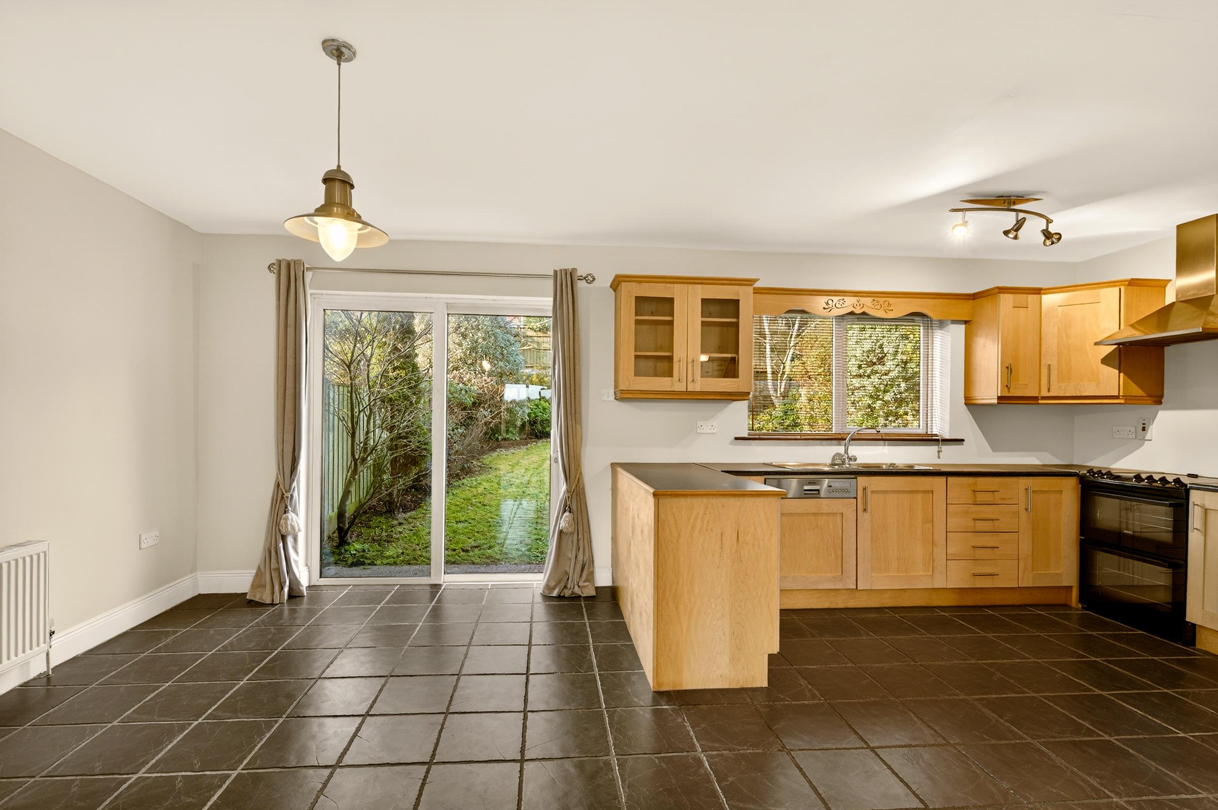 01.09 9 Abbotswood Avenue, Monastery Road, Rochestown, Cork Stokes H Pix Web 06