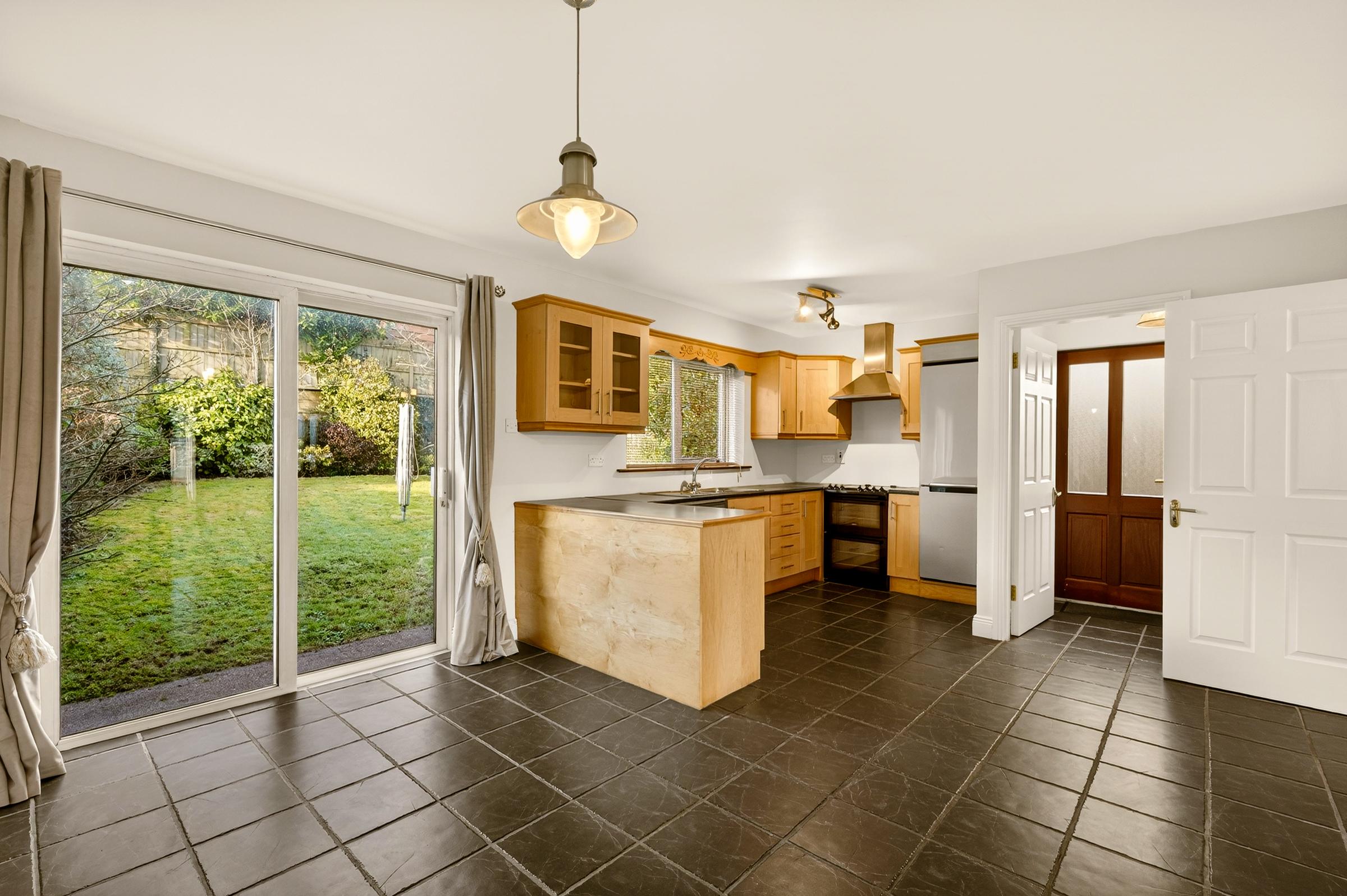 01.09 9 Abbotswood Avenue, Monastery Road, Rochestown, Cork Stokes H Pix Web 07