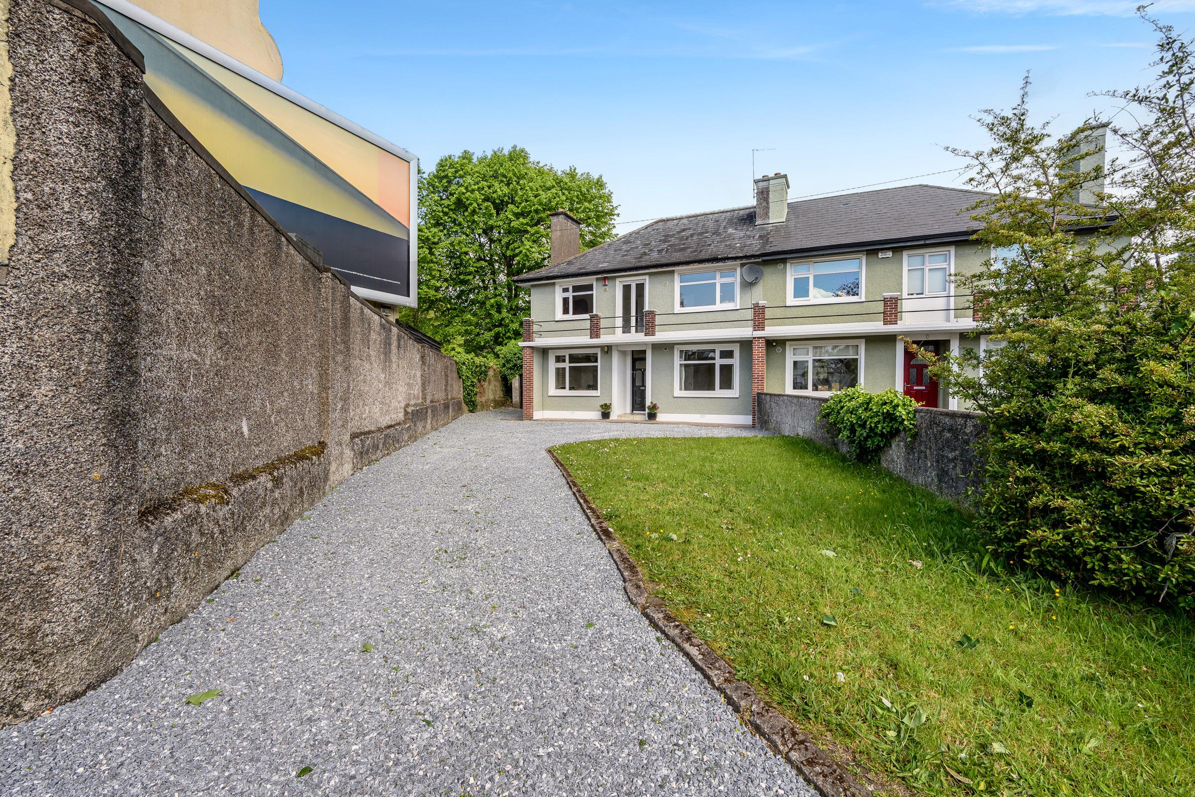 05.13 Santa Cruz, 1 Roserie Gardens, Western Road, Cork Stokes H Pix Web 02