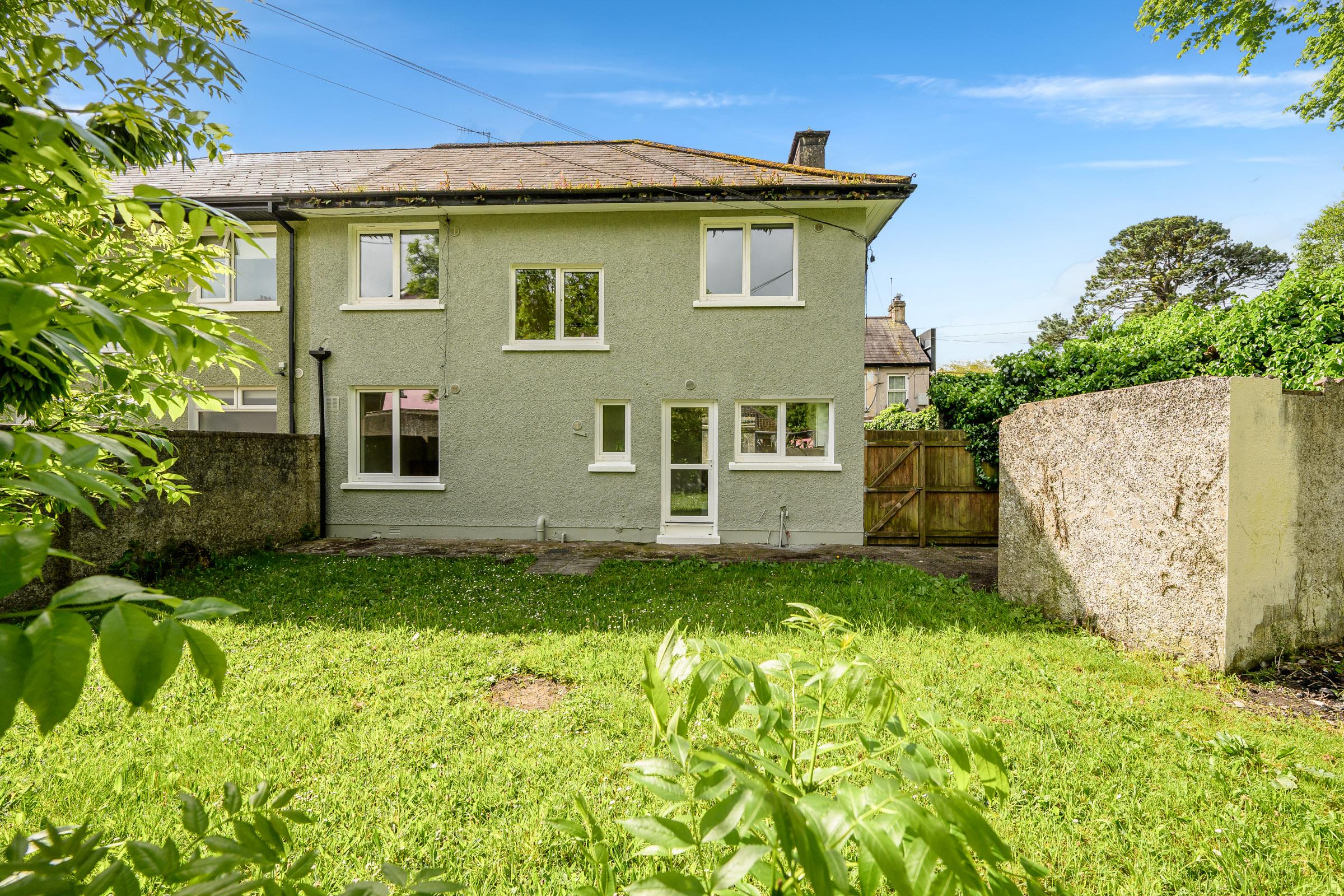 05.13 Santa Cruz, 1 Roserie Gardens, Western Road, Cork Stokes H Pix Web 09