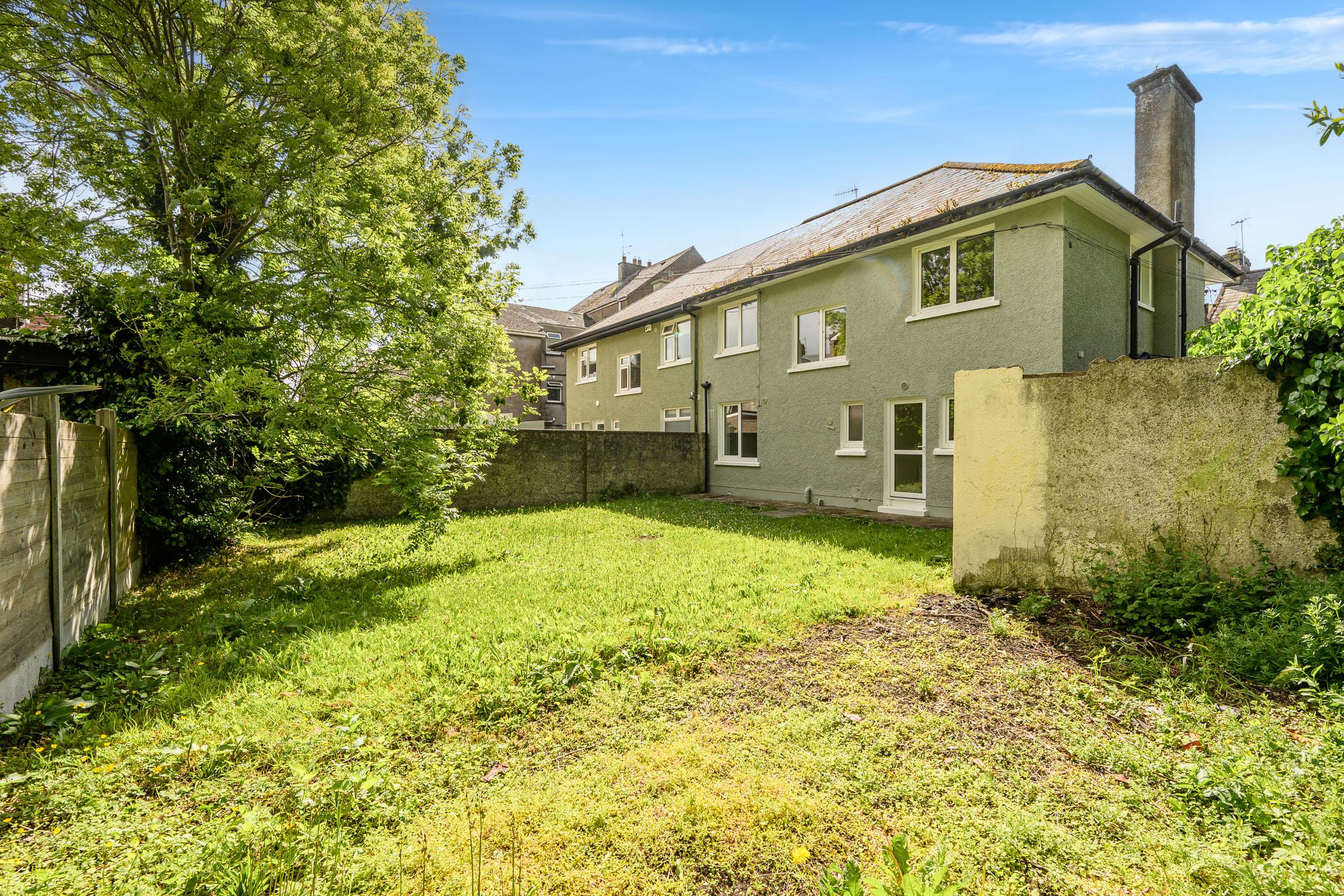 05.13 Santa Cruz, 1 Roserie Gardens, Western Road, Cork Stokes H Pix Web 10