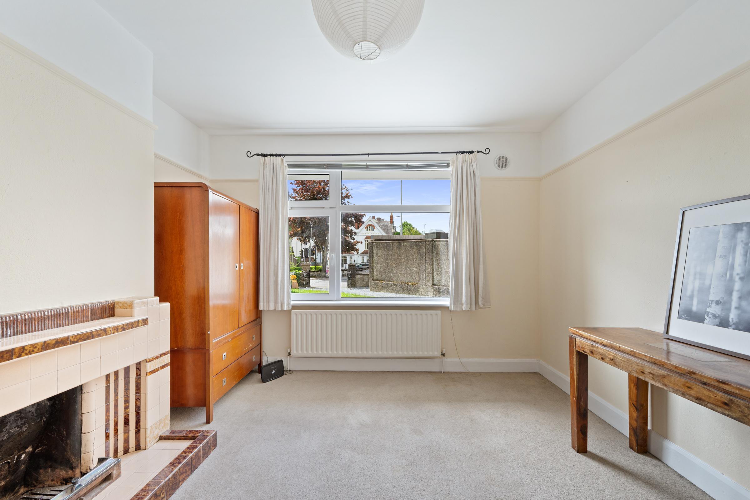 05.13 Santa Cruz, 1 Roserie Gardens, Western Road, Cork Stokes H Pix Web 14