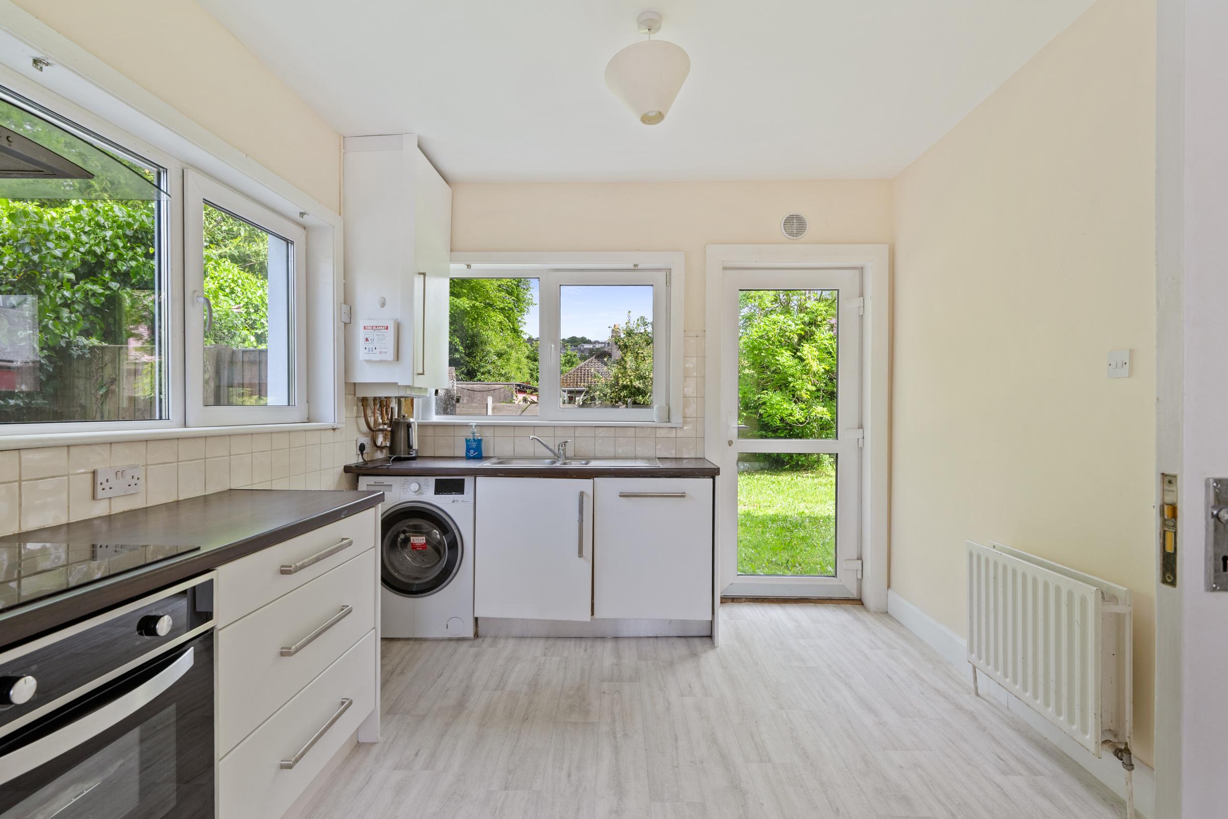 05.13 Santa Cruz, 1 Roserie Gardens, Western Road, Cork Stokes H Pix Web 22