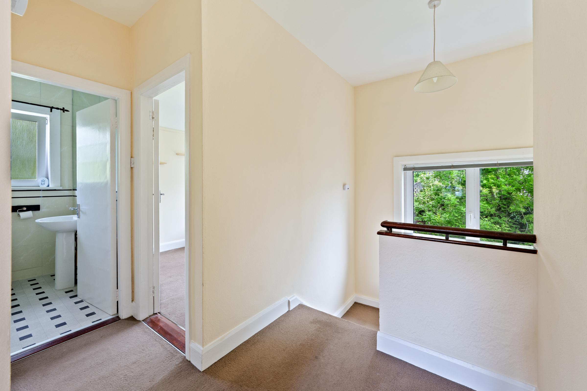 05.13 Santa Cruz, 1 Roserie Gardens, Western Road, Cork Stokes H Pix Web 25