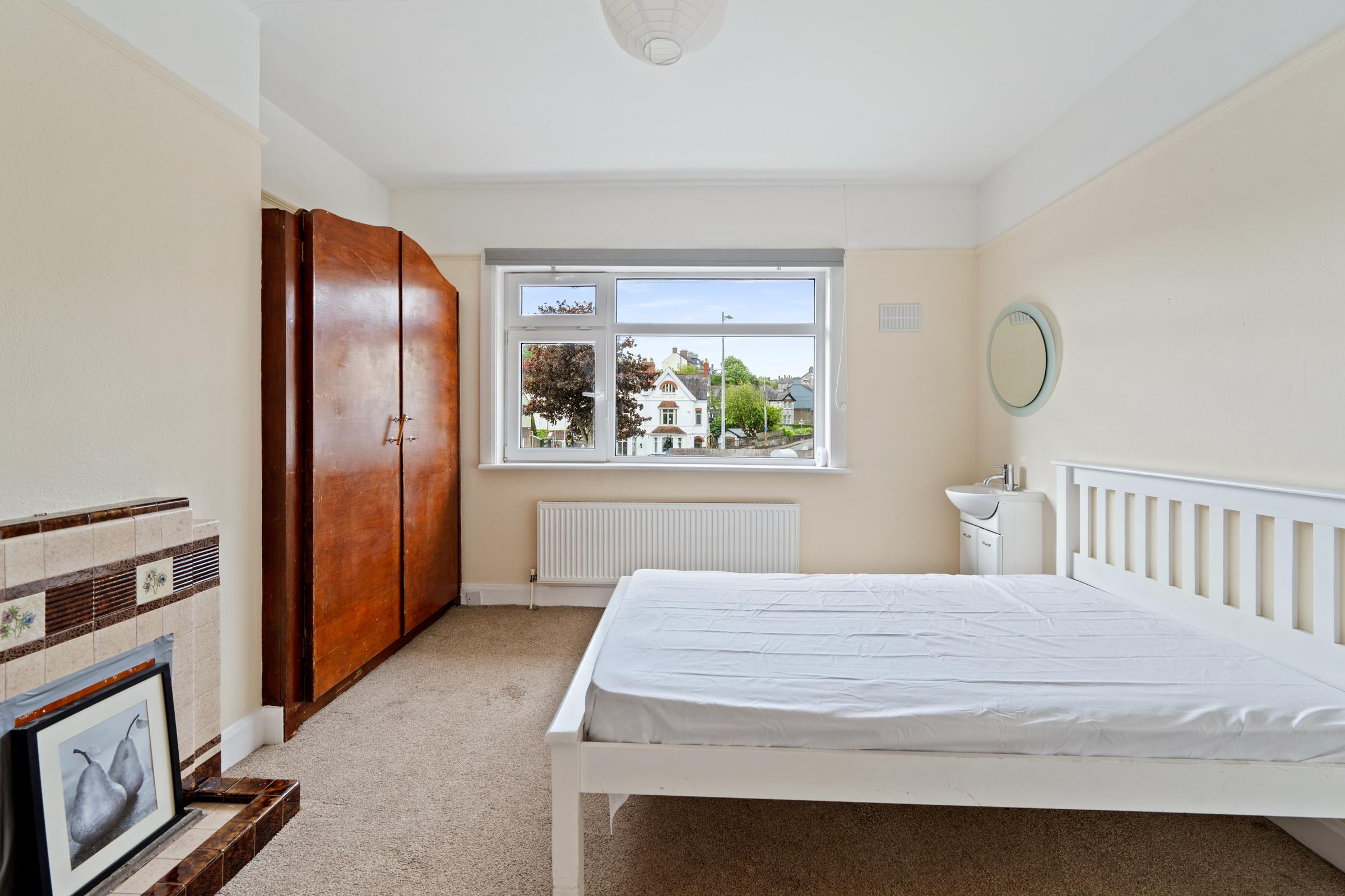 05.13 Santa Cruz, 1 Roserie Gardens, Western Road, Cork Stokes H Pix Web 30
