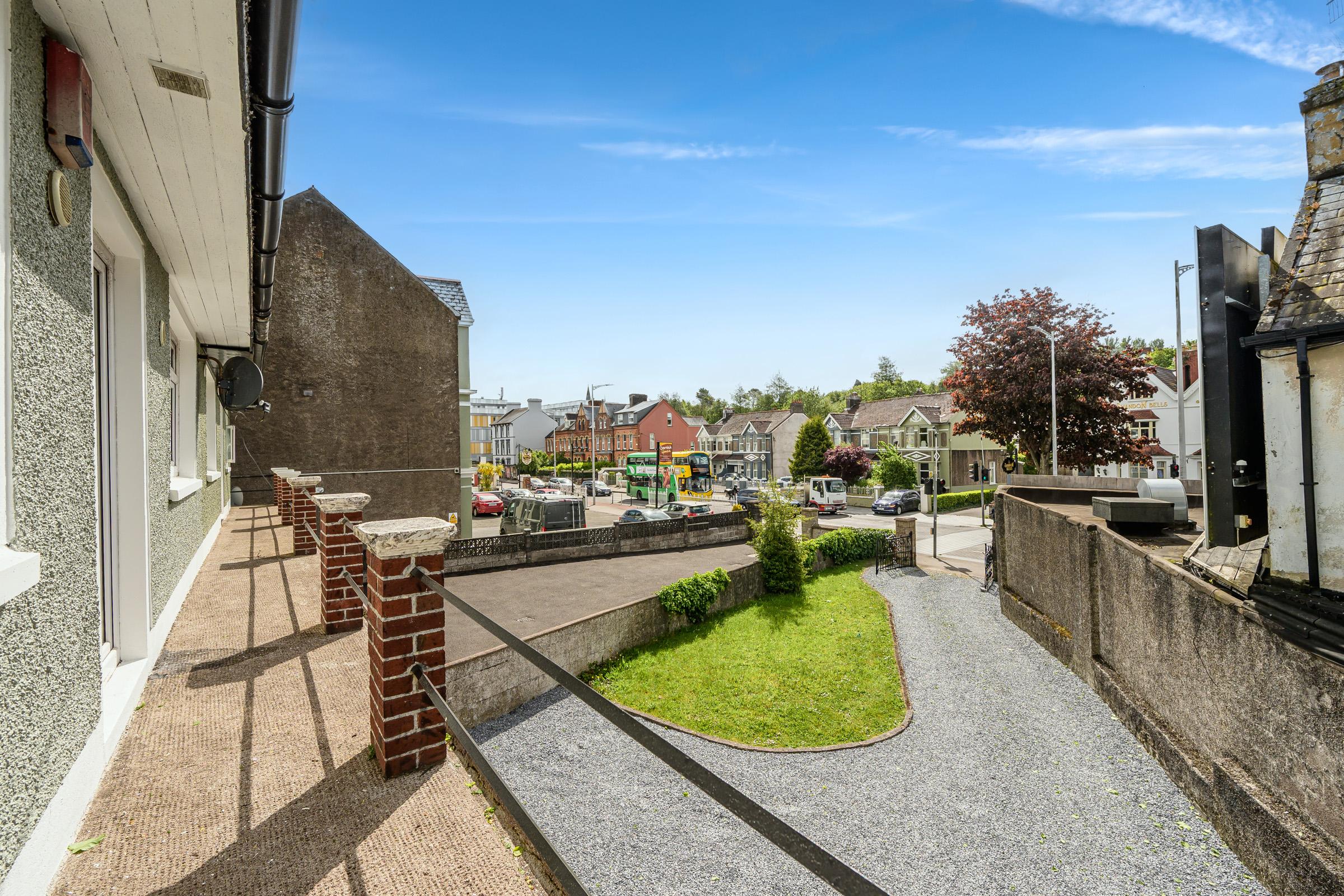 05.13 Santa Cruz, 1 Roserie Gardens, Western Road, Cork Stokes H Pix Web 35