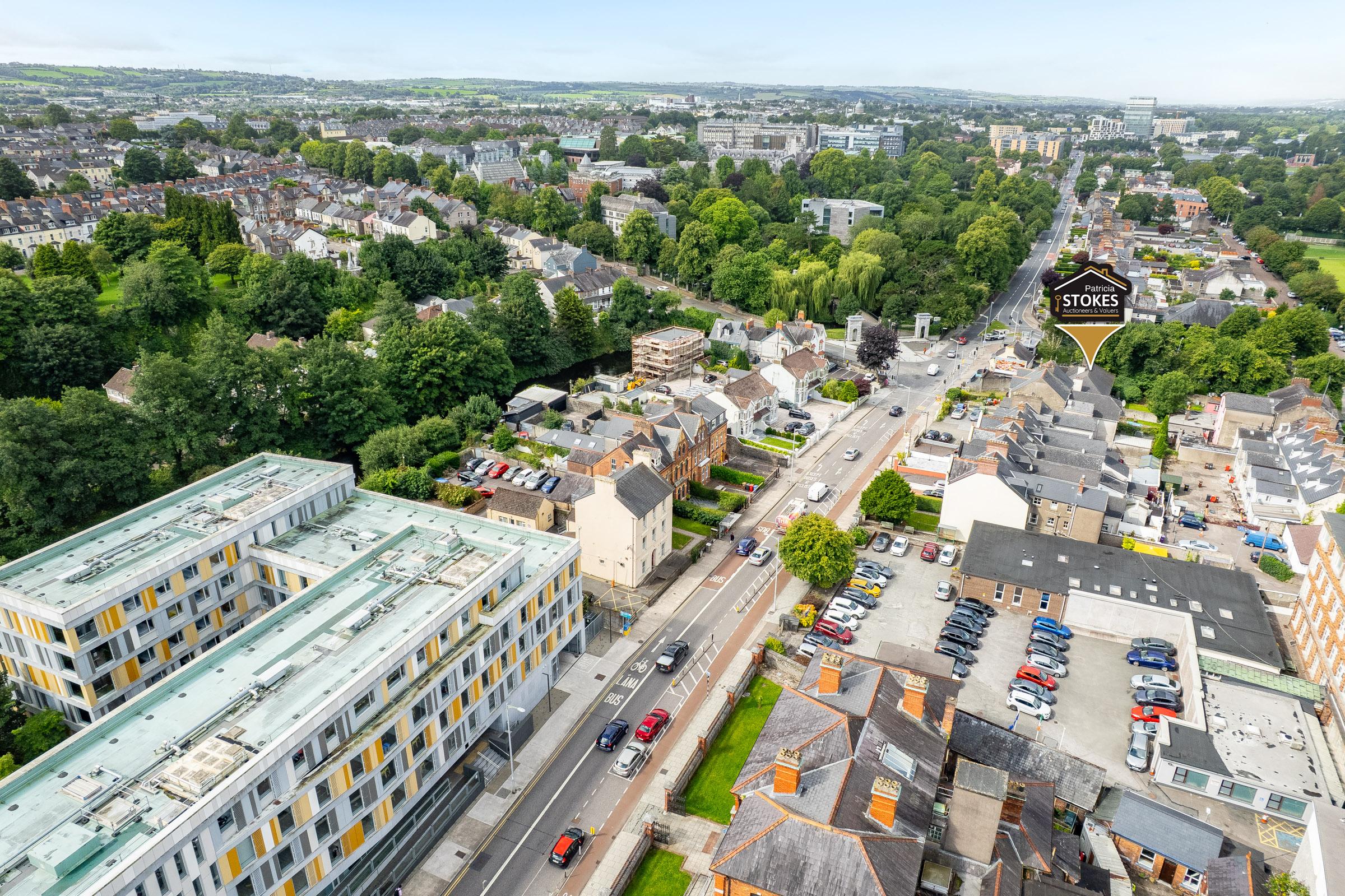 05.13 Santa Cruz, 1 Roserie Gardens, Western Road, Cork Stokes H Pix Web 36
