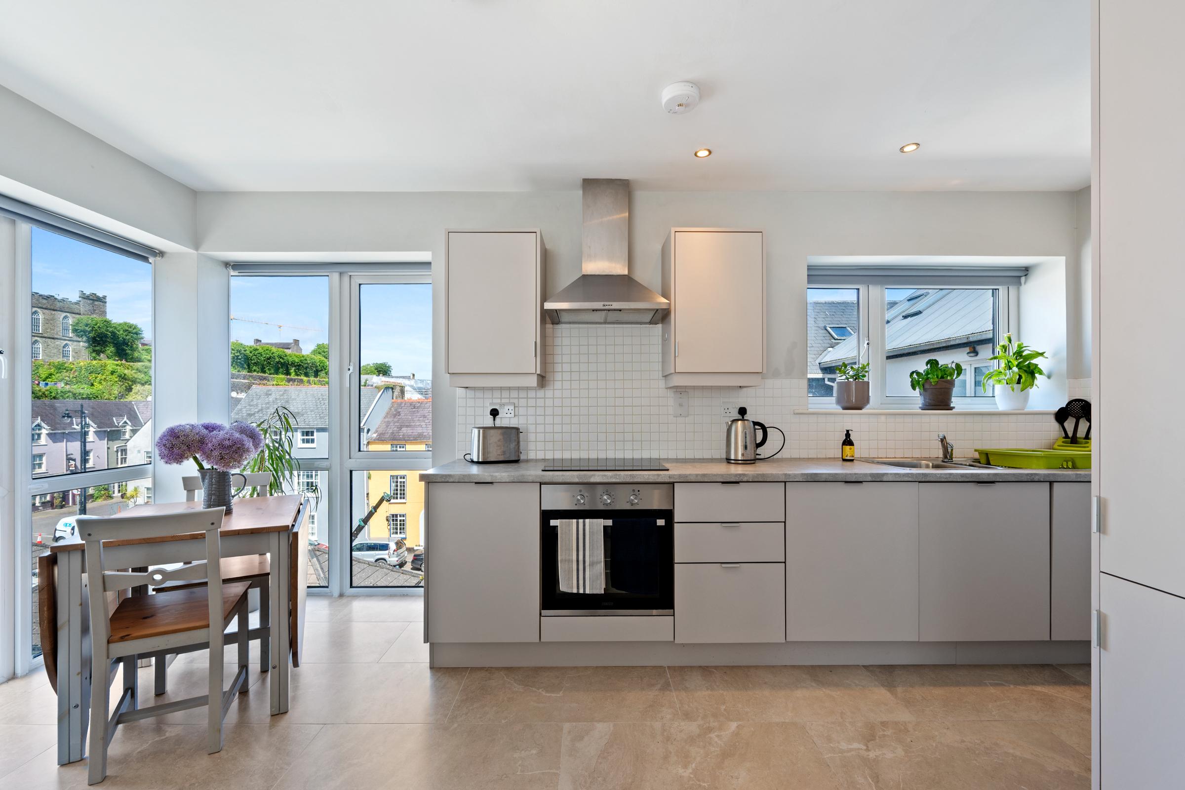 06.17 36 Shearwater, Pier Road, Kinsale, Co. Cork Stokes H Pix Web 13