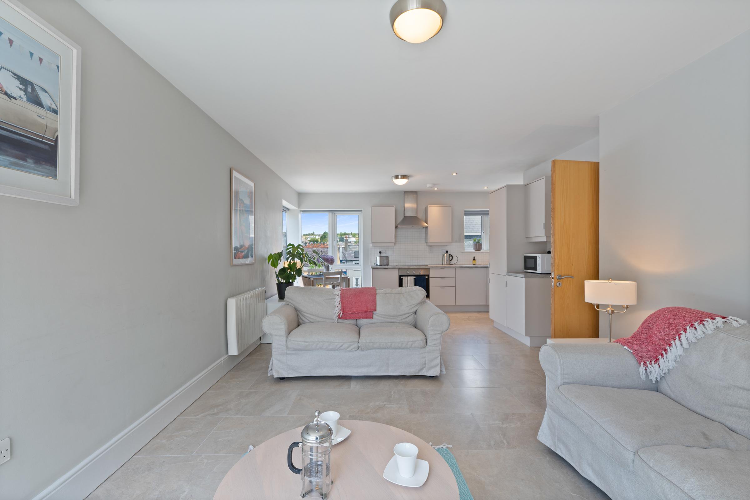 06.17 36 Shearwater, Pier Road, Kinsale, Co. Cork Stokes H Pix Web 17