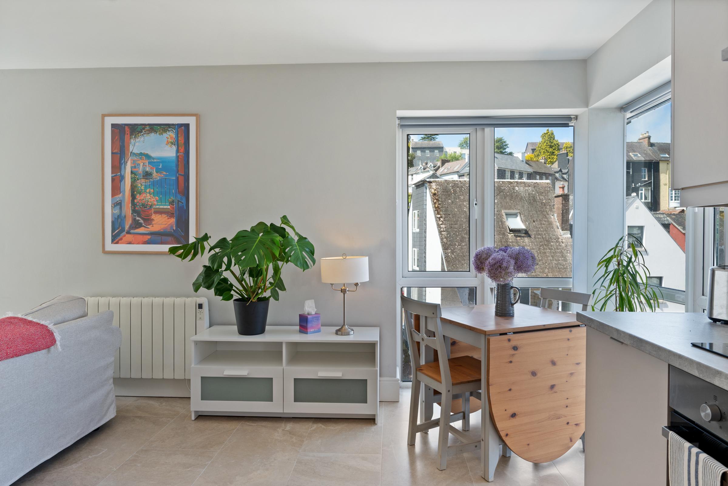 06.17 36 Shearwater, Pier Road, Kinsale, Co. Cork Stokes H Pix Web 19