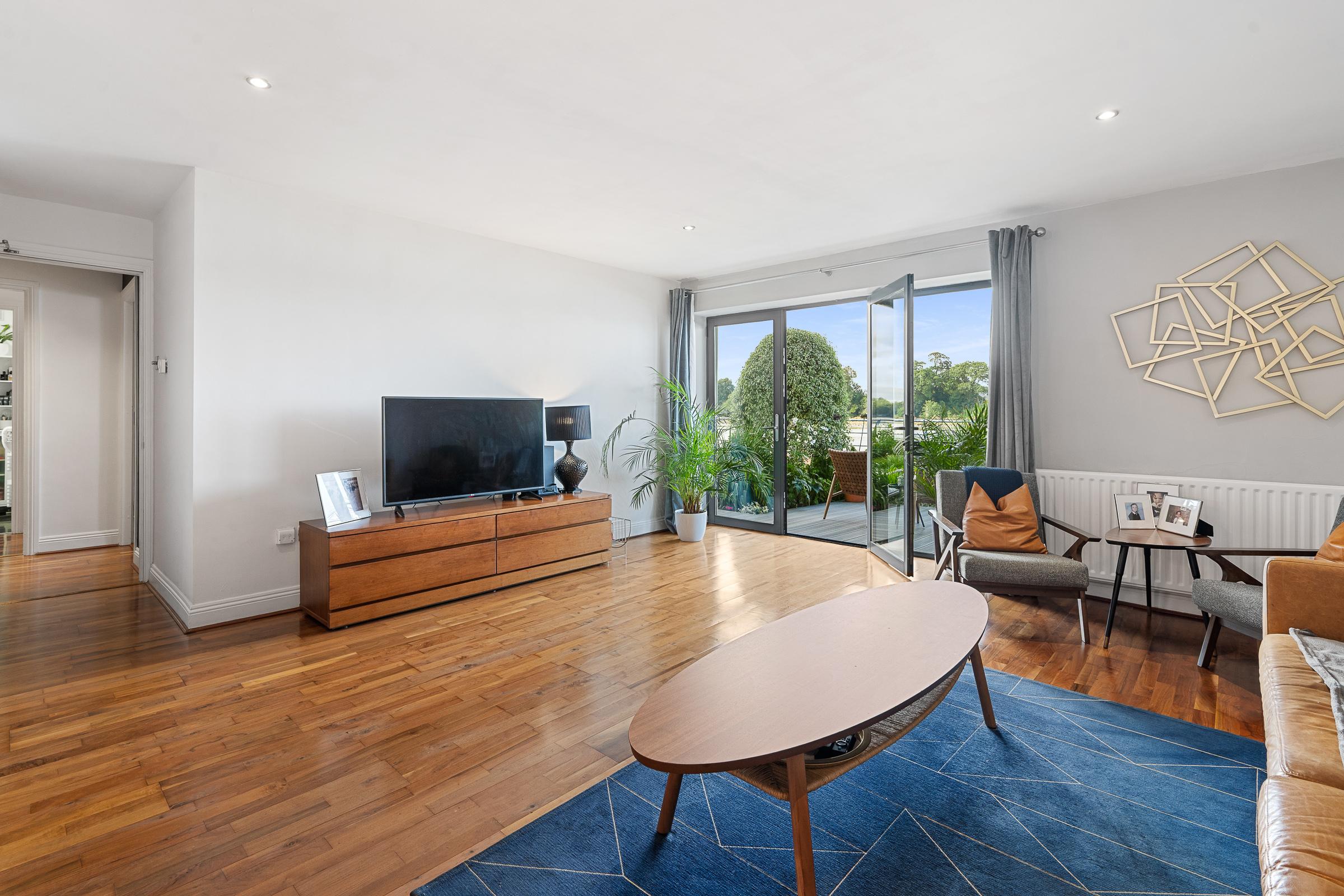 08.12 Apartment 70, Sonata, Harty's Quay, Rochestown Road, Cork Stokes H Pix Web 21