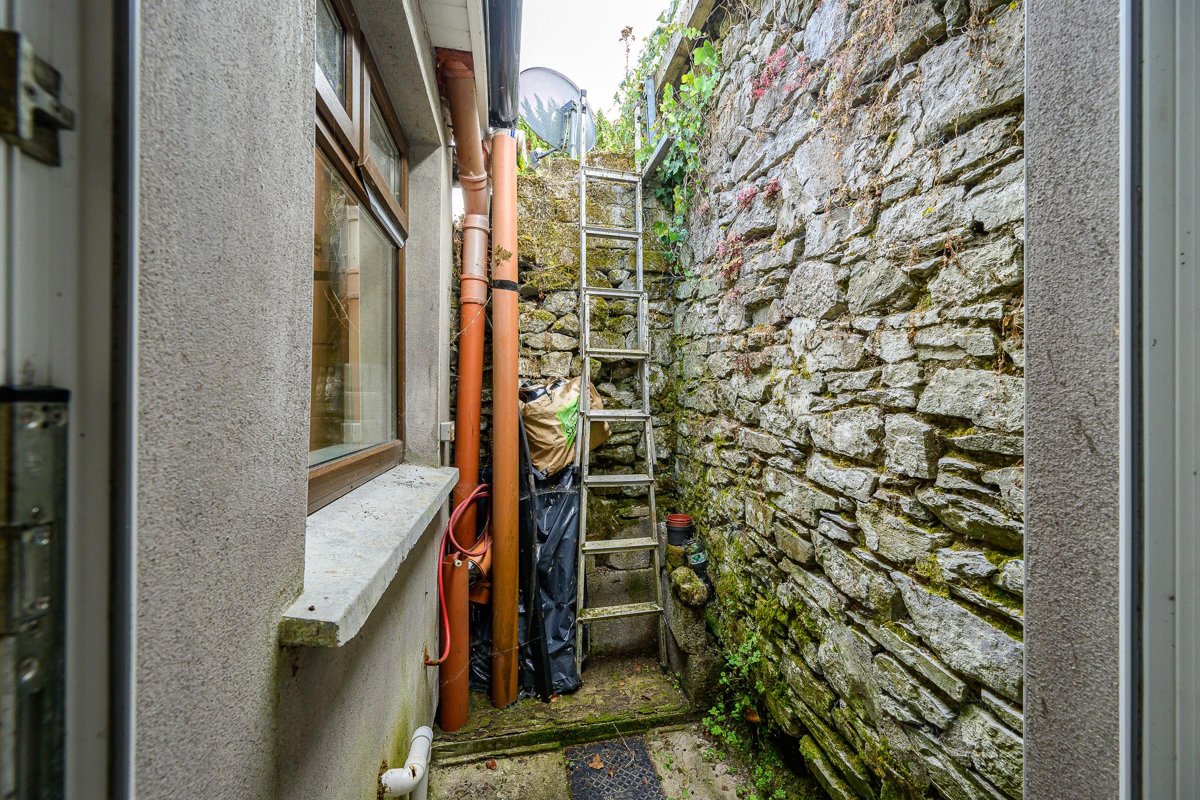 08.13 11 Wycherley Terrace, College Road, Cork Stokes H Pix Web 10